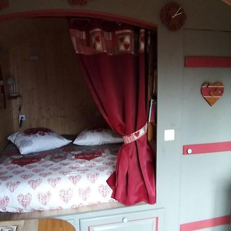 Roulotte Romantique Chauffee En Cevennes Monteils  Exterior photo